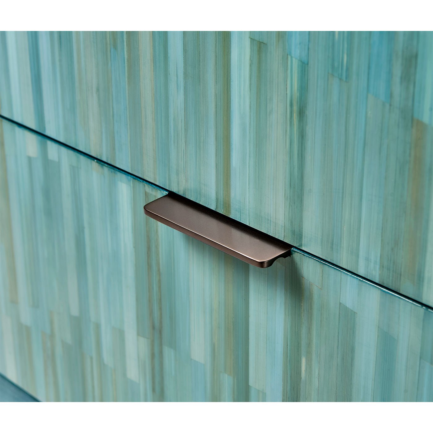 Detail of handle on Aqua Mist drawer.