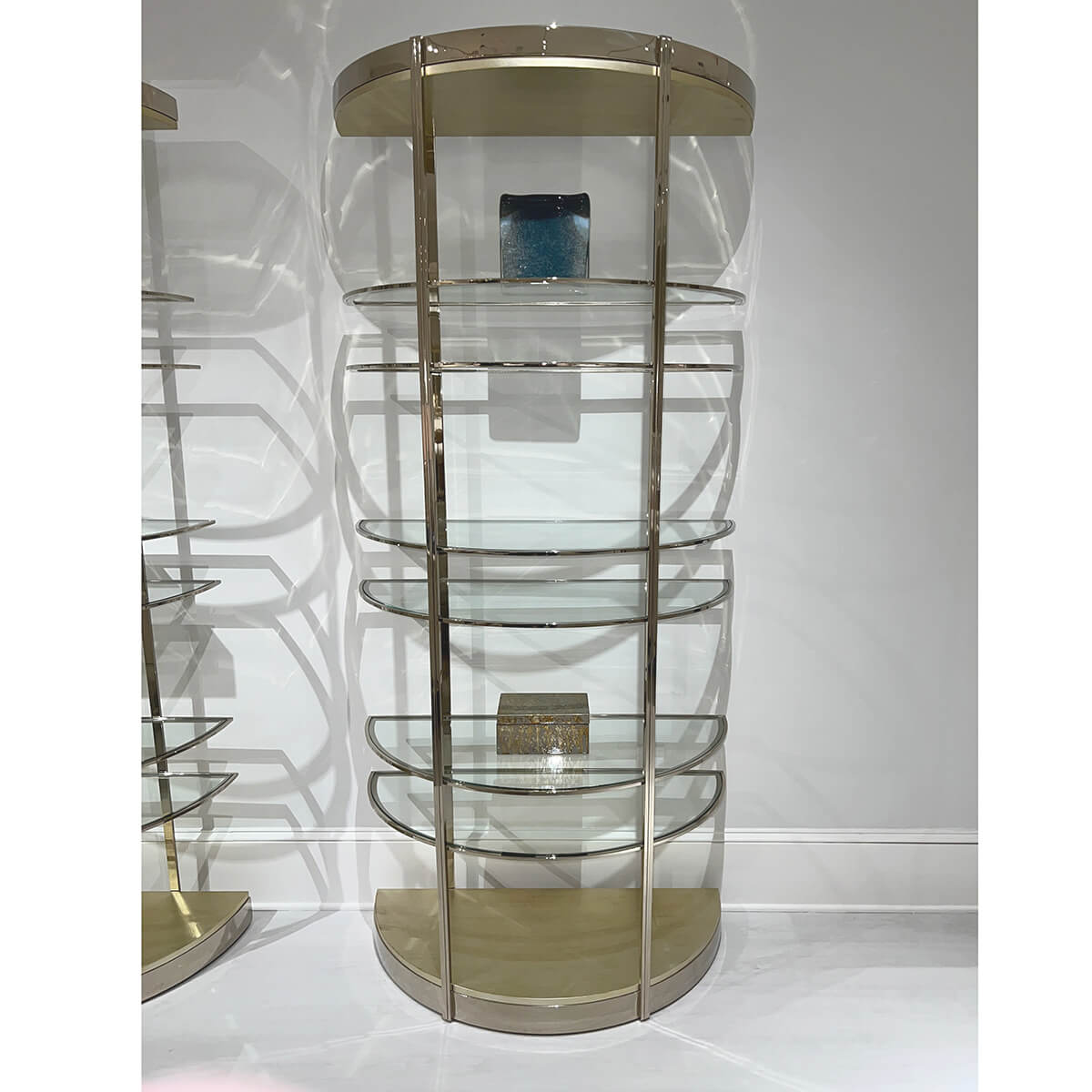 Single etagere close-up with decorative accents.
