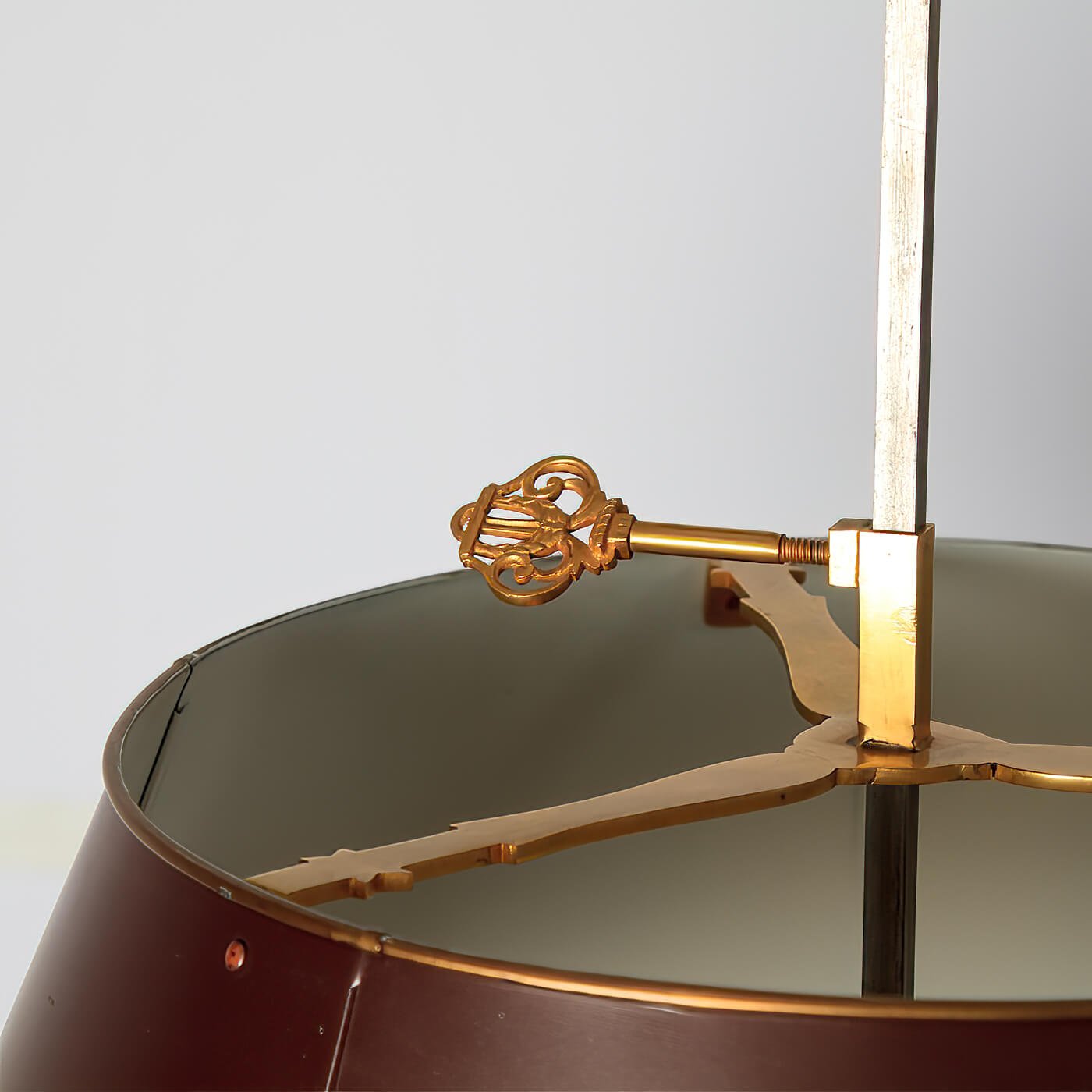 Detailed lamp shade holder of French bouillotte lamp.