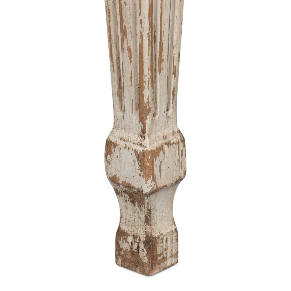 Table leg, distressed finish of French Provincial table