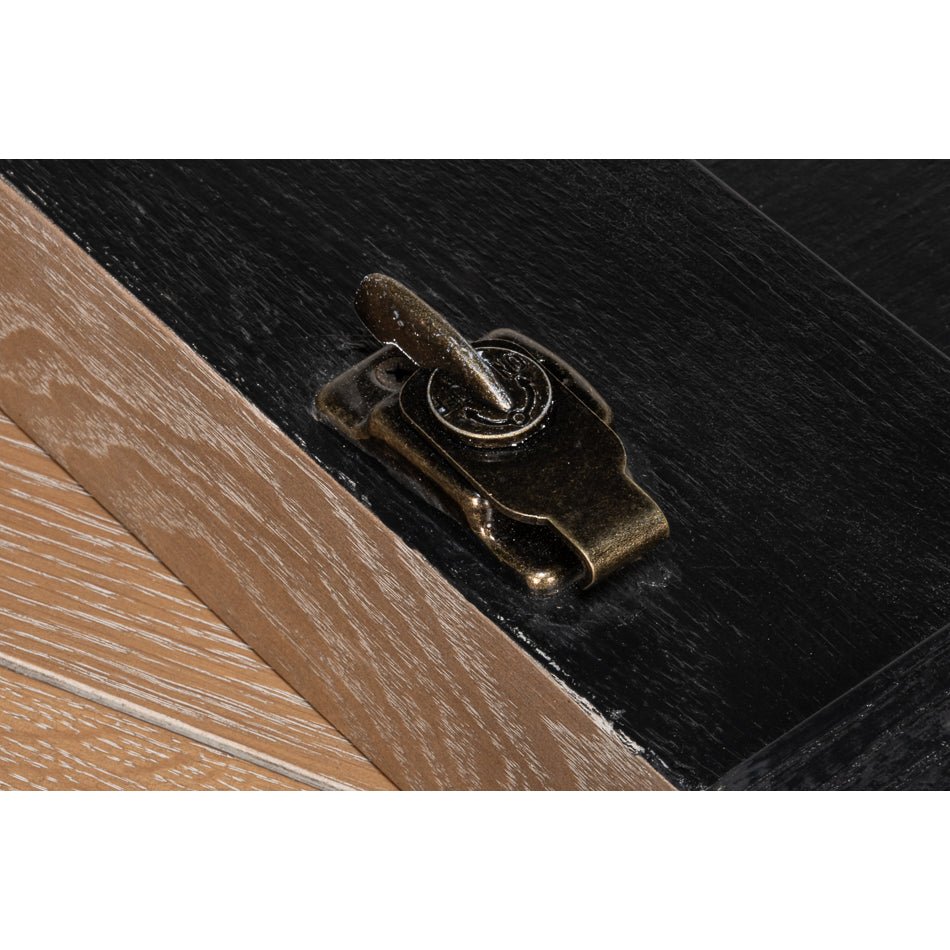 Dining table locking mechanism close-up.