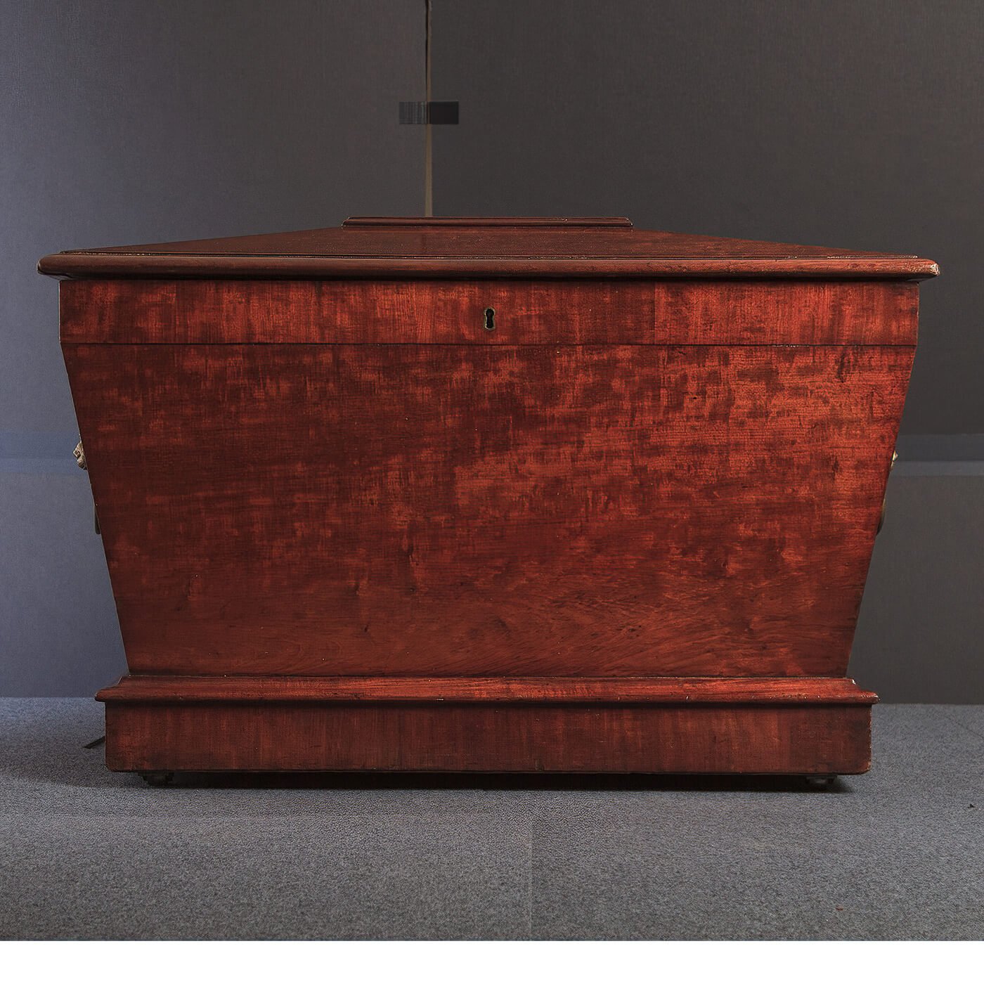 Regency mahogany cellarette, front view with lid.
