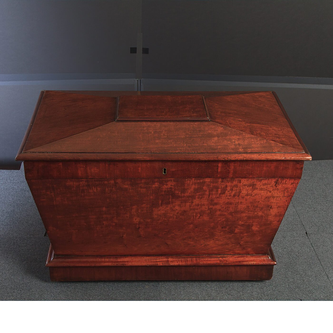Regency mahogany cellarette, top-down view of lid.