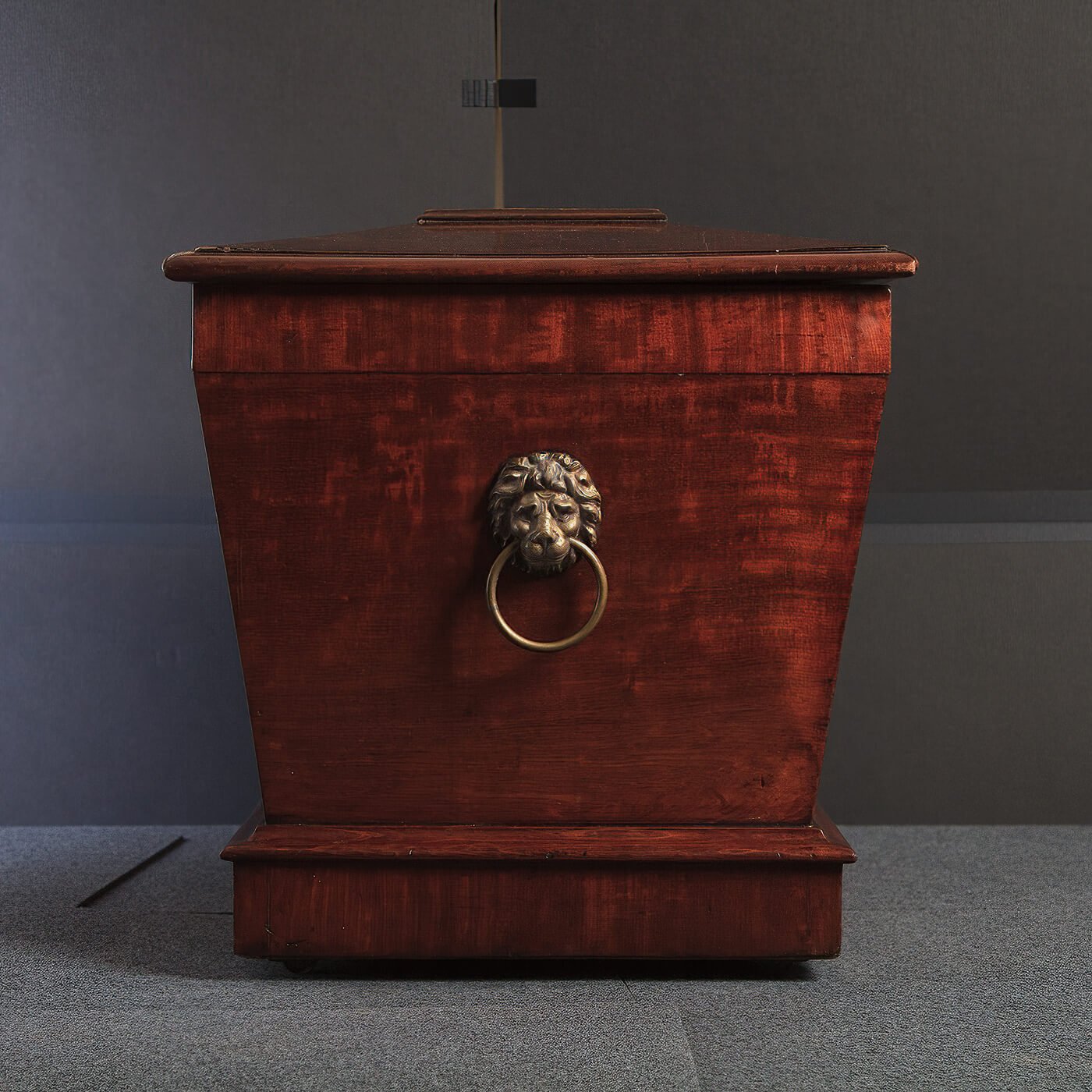 Regency mahogany cellarette, side view with lion handle.