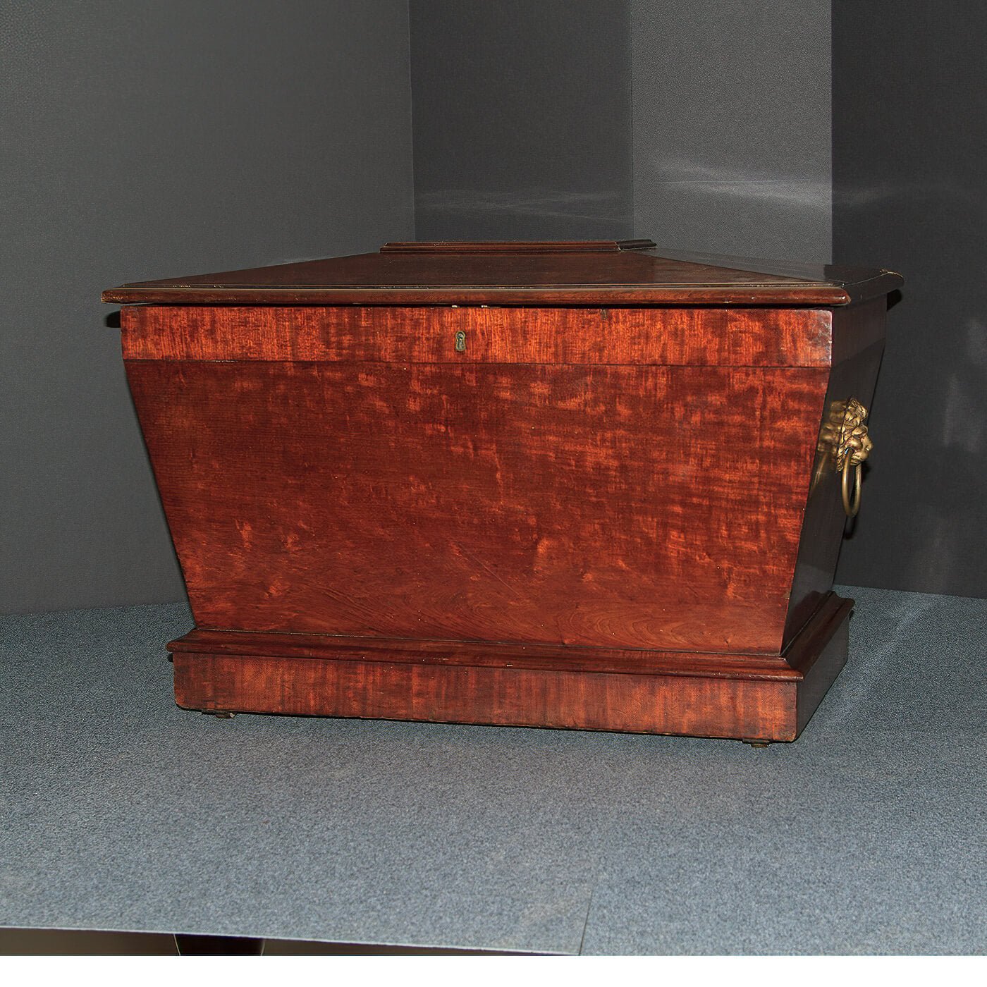 Regency mahogany cellarette, angled side perspective.
