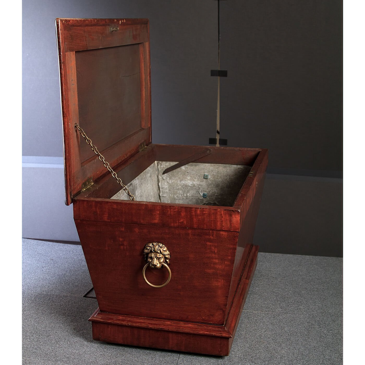 Regency mahogany cellarette, open lid showing interior.